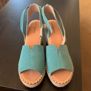 Teal Let’s see style wedges.